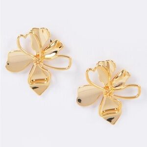 5J. Gold Floral Metal Earrings